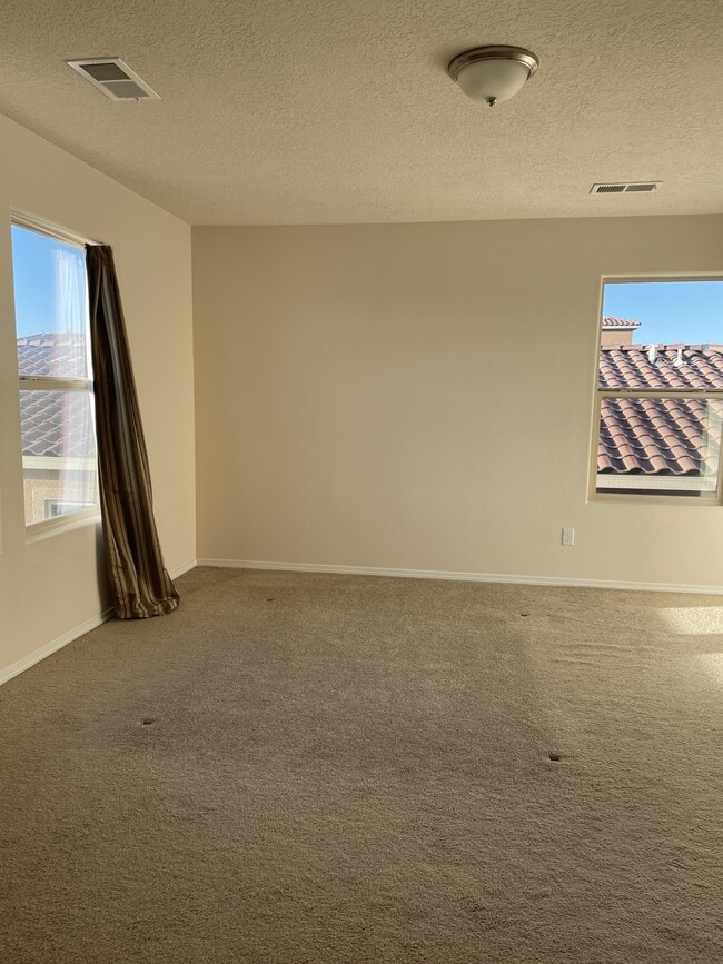 Building Photo - 2230 Vista de Colinas Dr SE