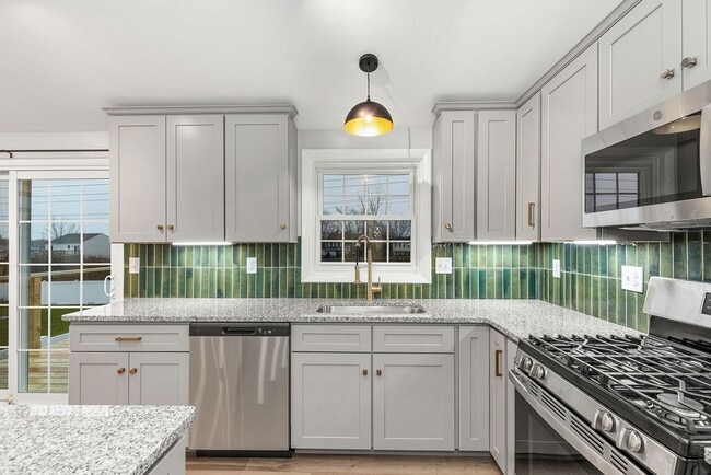 Building Photo - 7789 New Hope E