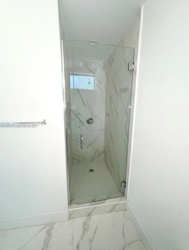 Building Photo - 4100 Davie Rd