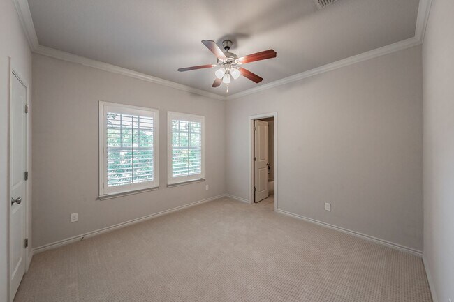 Building Photo - Charming 3-Bedroom, 2-Bathroom Townhome – ...