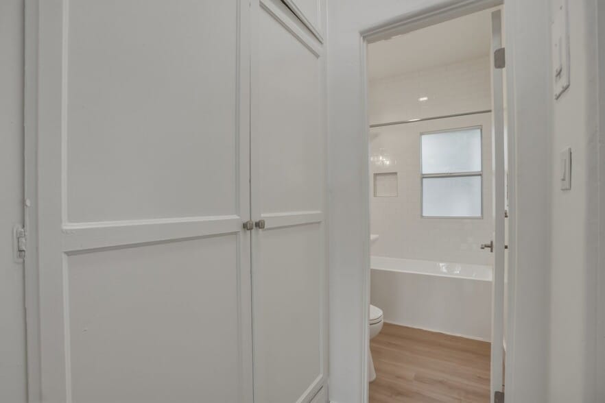 Building Photo - 2317 Ocean Park Blvd