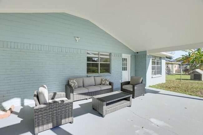 Building Photo - 8020 Botany Ln