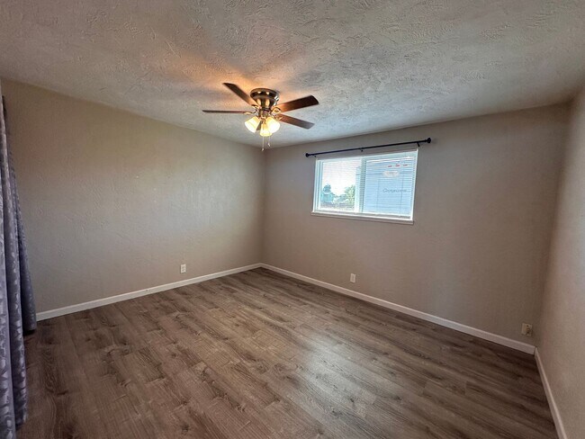 Building Photo - 148-38th Place Duplex