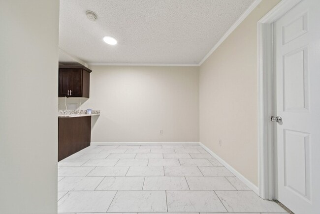 Building Photo - 235 Savely Dr