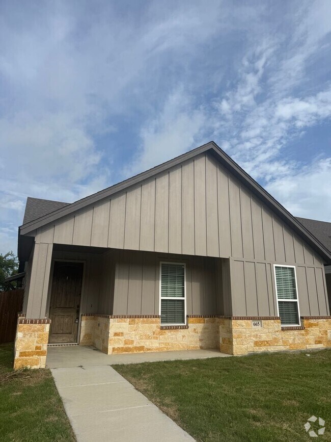 Building Photo - 3/2/2 - GREAT NEIGHBORHOOD - GODLEY ISD