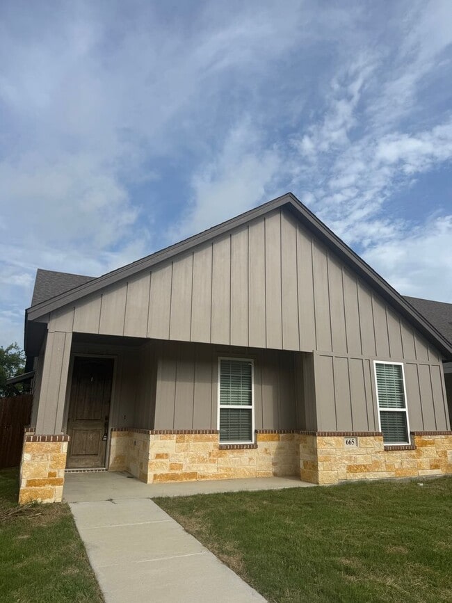 Primary Photo - 3/2/2 - GREAT NEIGHBORHOOD - GODLEY ISD