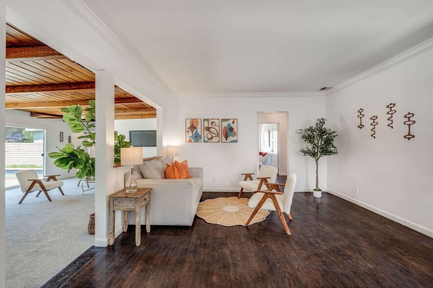 Building Photo - 6901 Bertrand Ave