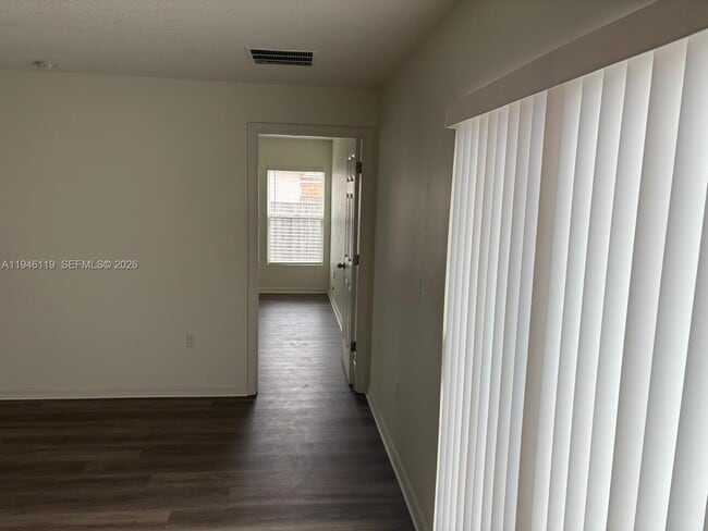 Building Photo - 579 NW North Macedo Blvd