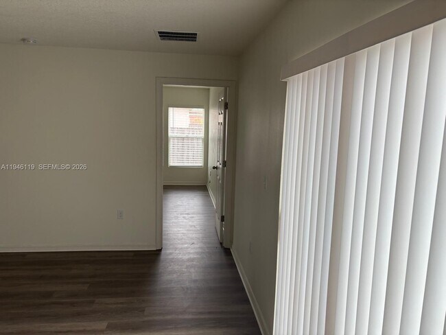 Building Photo - 579 NW North Macedo Blvd