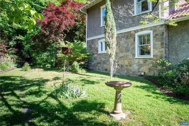 Building Photo - 502 Park Hill