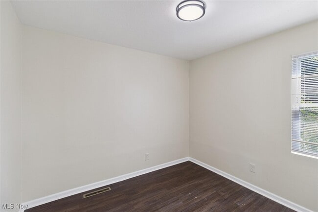Building Photo - 443 Fairway Blvd