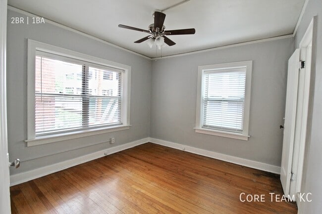 Building Photo - 710 W 48th St