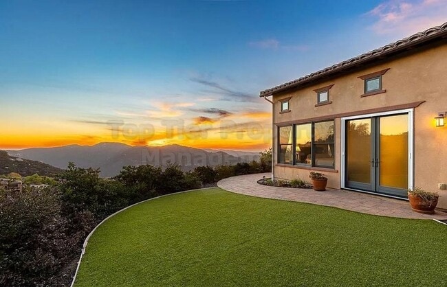 Building Photo - Luxurious Mediterranean 4 bed / 3 bath / 3...