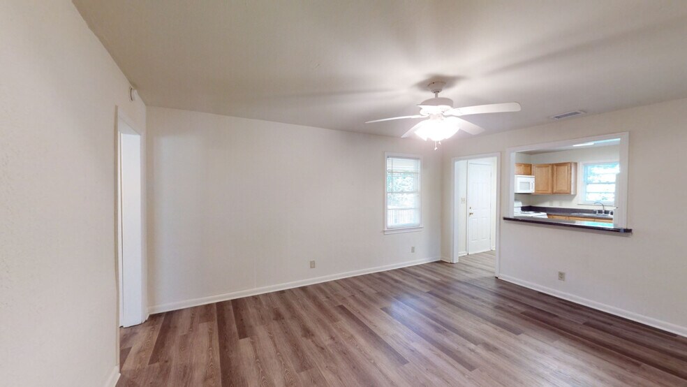 Building Photo - 1654 Mayhew St