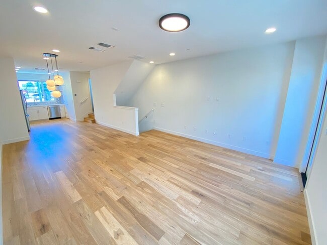 Building Photo - Advent - Three Story Townhome W/ Attached ...