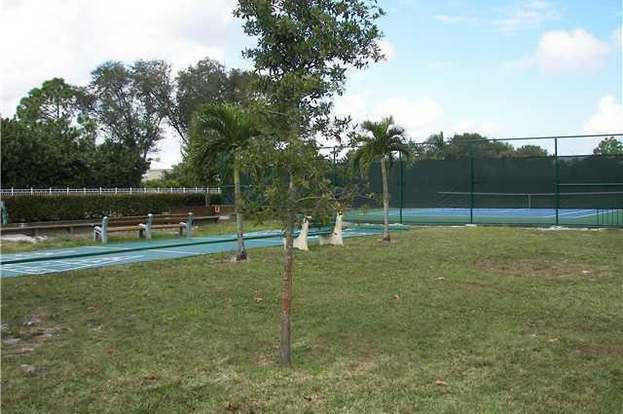Building Photo - 18081 SE Country Club Dr
