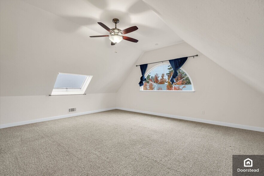 Building Photo - 1714 Somerset Pl