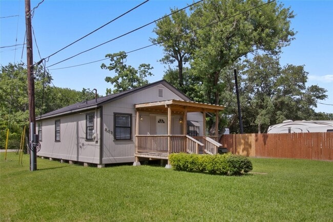 Building Photo - 805 28 1/2 St