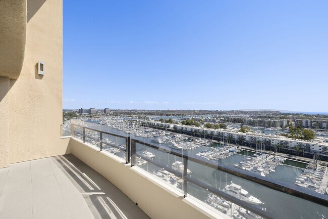 Building Photo - 4267 Marina City Dr