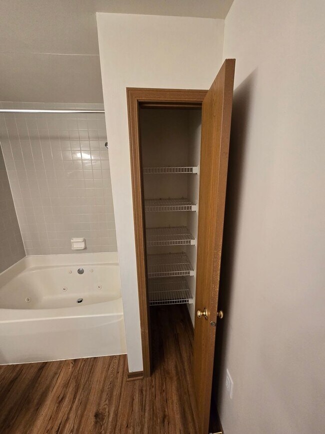 Building Photo - 1001-1017 Rockefeller Ln