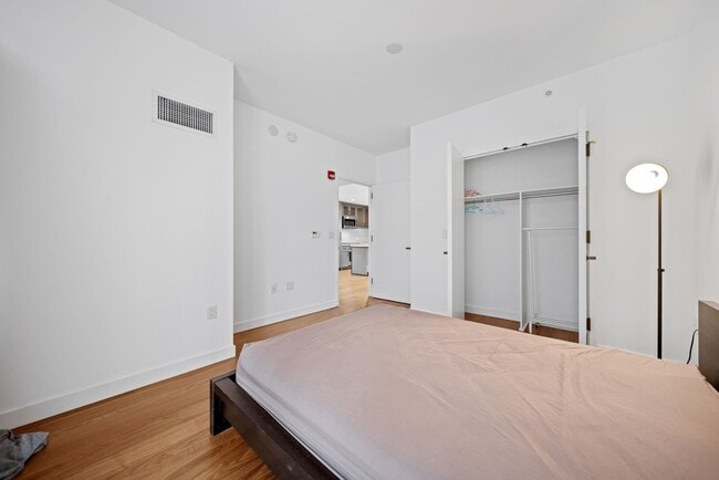 Building Photo - 2 Shore Ln