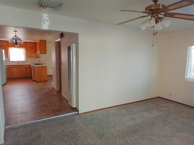 Building Photo - 2 Bedroom Orland Home