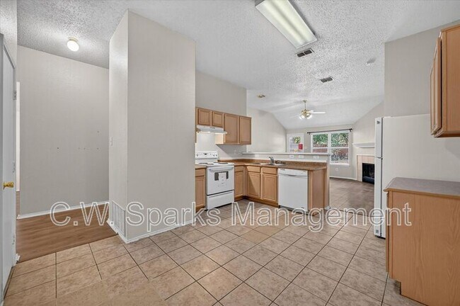 Building Photo - 844 Canyon Cove Dr