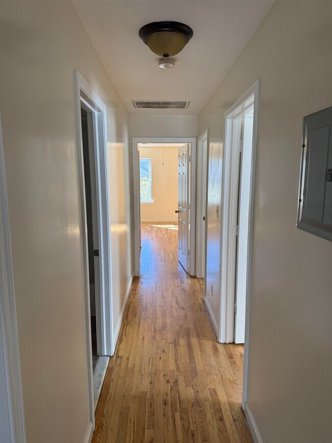 Building Photo - 99 Bidwell Ave