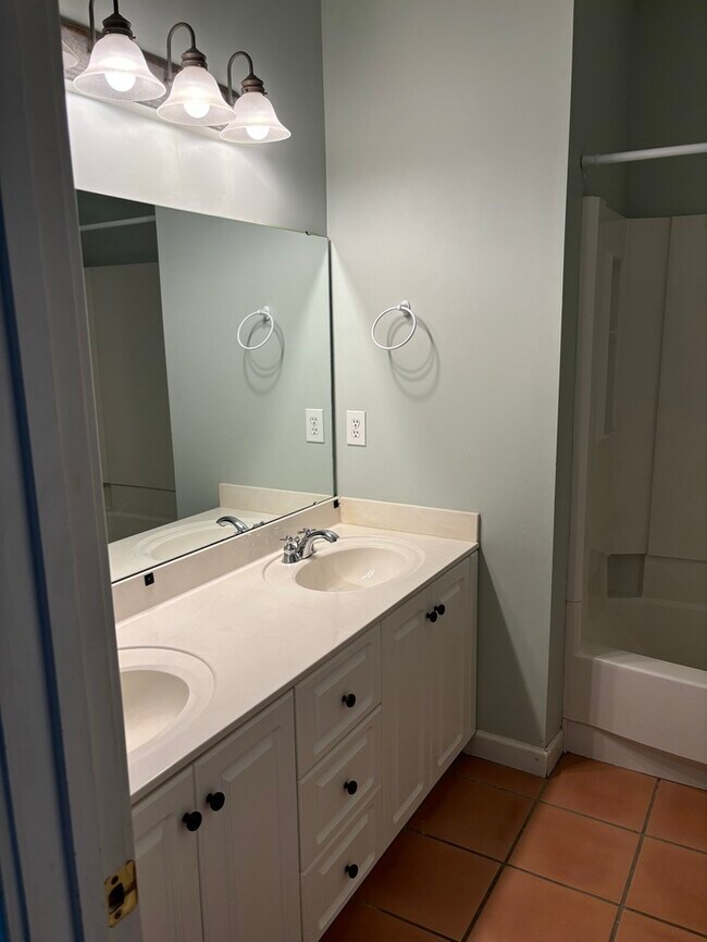 Building Photo - 279 Sandstone Rd