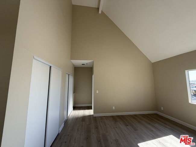 Building Photo - 156 S Oak Knoll Ave