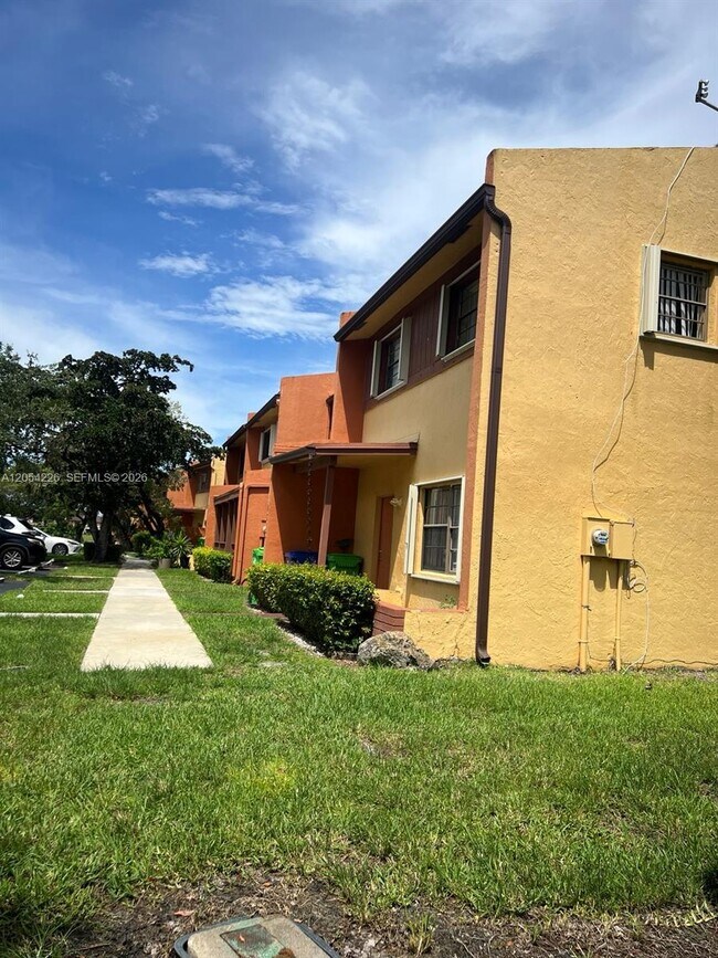Building Photo - 4613 NW 91st Ave
