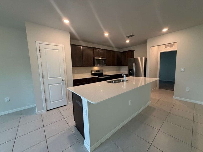 Building Photo - 30561 Gilbern Rd