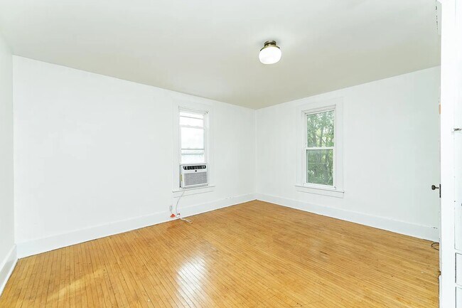 Building Photo - 416 State St