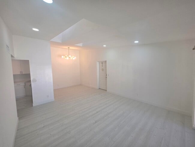 Building Photo - 205 Foxtail Dr