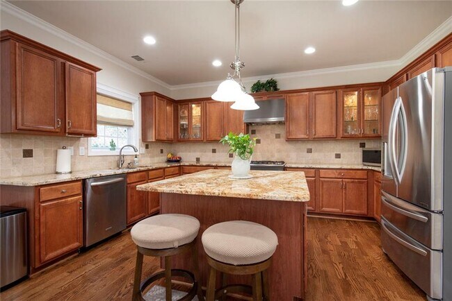 Building Photo - 1504 Belfaire Lake Tr