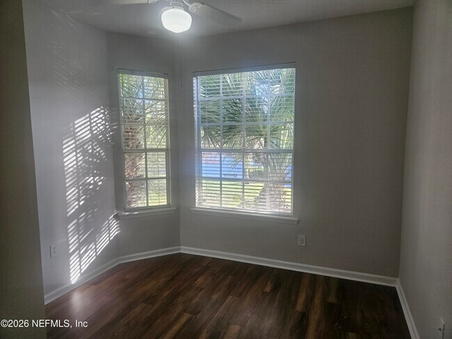 Building Photo - 10550 Baymeadows Rd