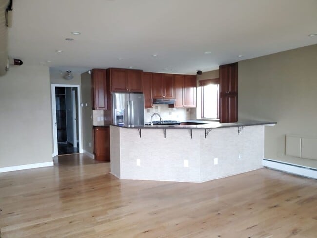 Building Photo - Large two bedroom top floor Condo....over looking lake Harriet.