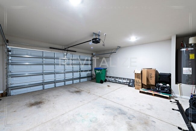 Building Photo - Stunning 2-Story 4 BD 2.5 BA House in Span...