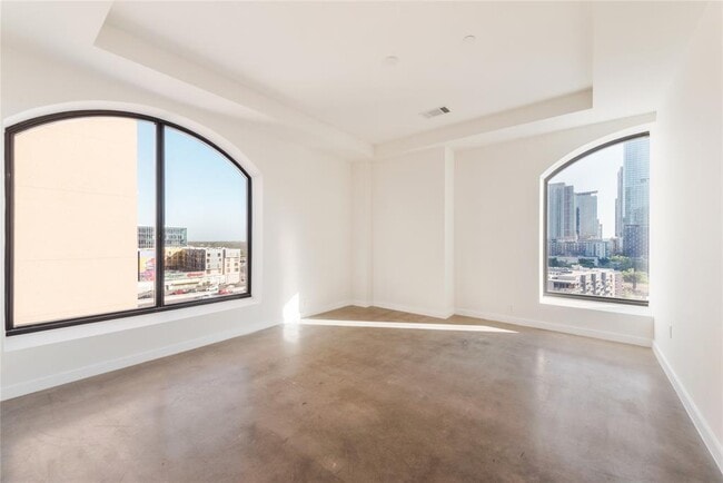 Building Photo - 507 Sabine St