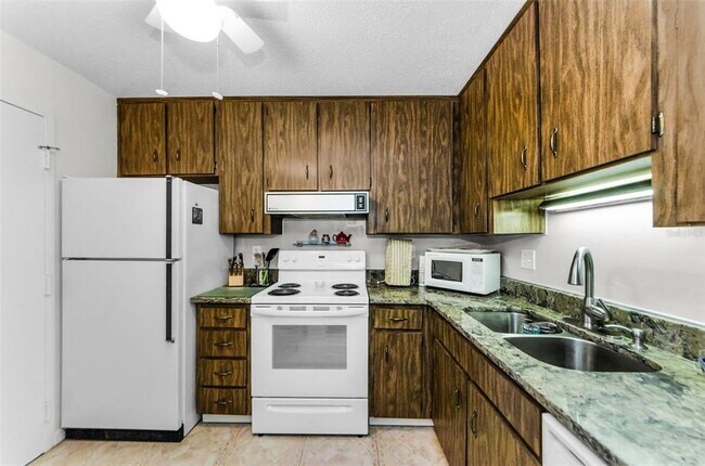 Building Photo - 2700 Bayshore Blvd