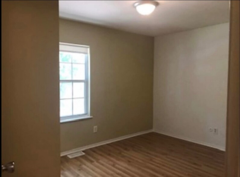 Building Photo - 6821 Wildwood Ct