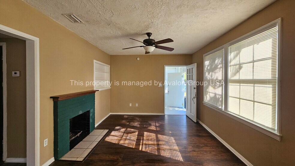 Building Photo - 8052 Hawthorne St