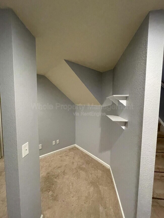 Building Photo - 2737 W Greens Dr