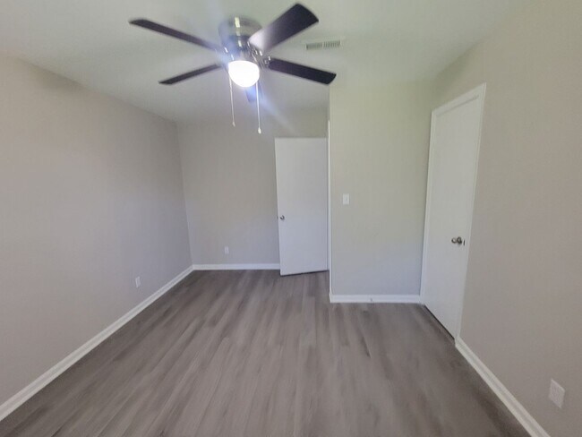 Building Photo - 1546 Hamilton Dr