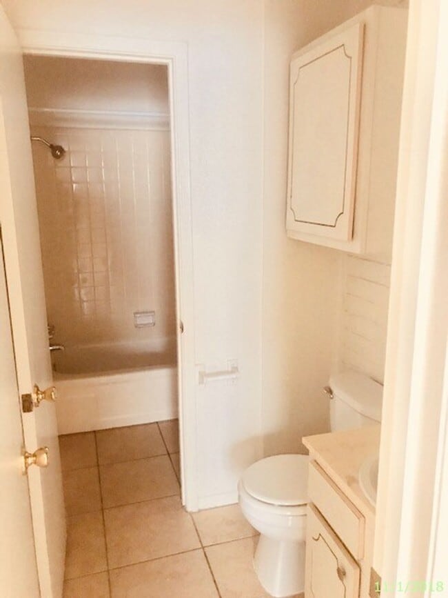 Building Photo - 2 BEDROOM 2 BATH PATIO HOME WITH 1010 SF