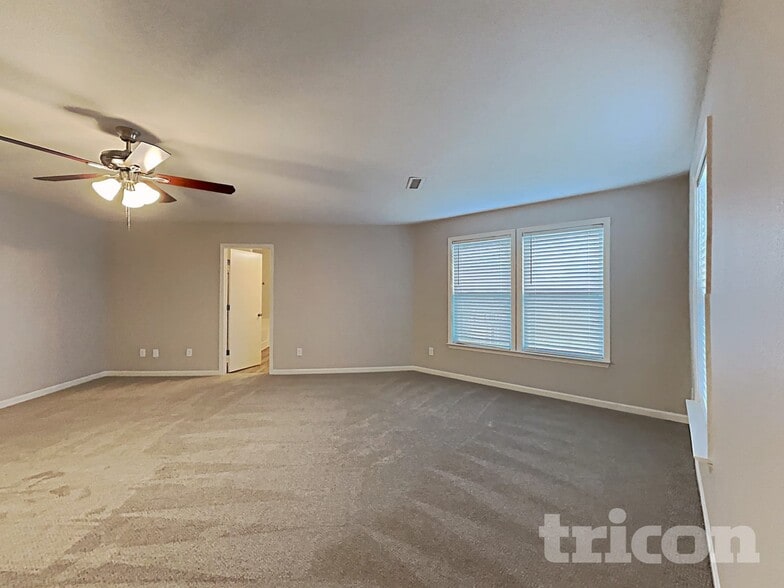 Building Photo - 807 Chastain Ave
