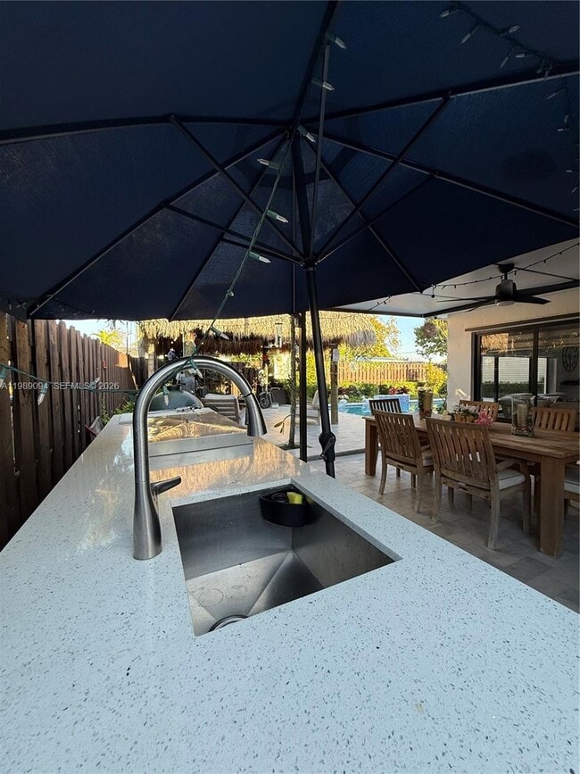 Building Photo - 9495 Dominican Dr