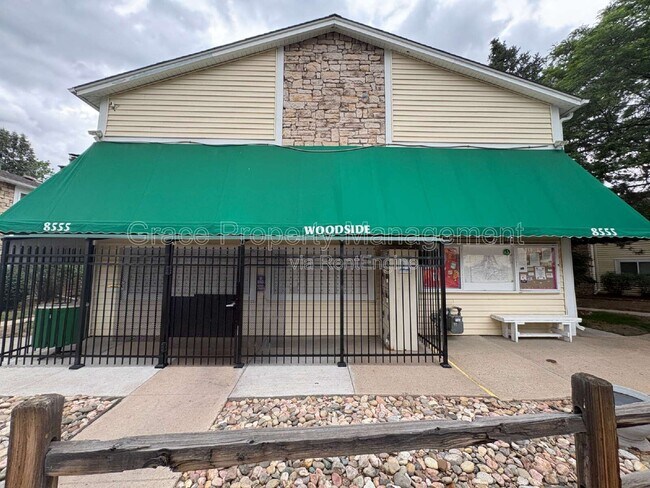 Building Photo - 8555 E Fairmount Dr