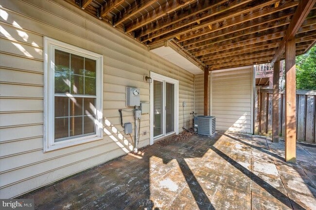 Building Photo - 4576 Fair Valley Dr