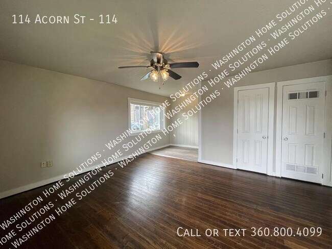 Building Photo - 114 Acorn St